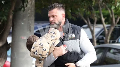 «Η αγάπη μεταξύ πατέρα και κόρης...» - Η φωτογραφία με το πρόσωπο της 3 μηνών μπέμπας του Κώστα Σόμμερ
