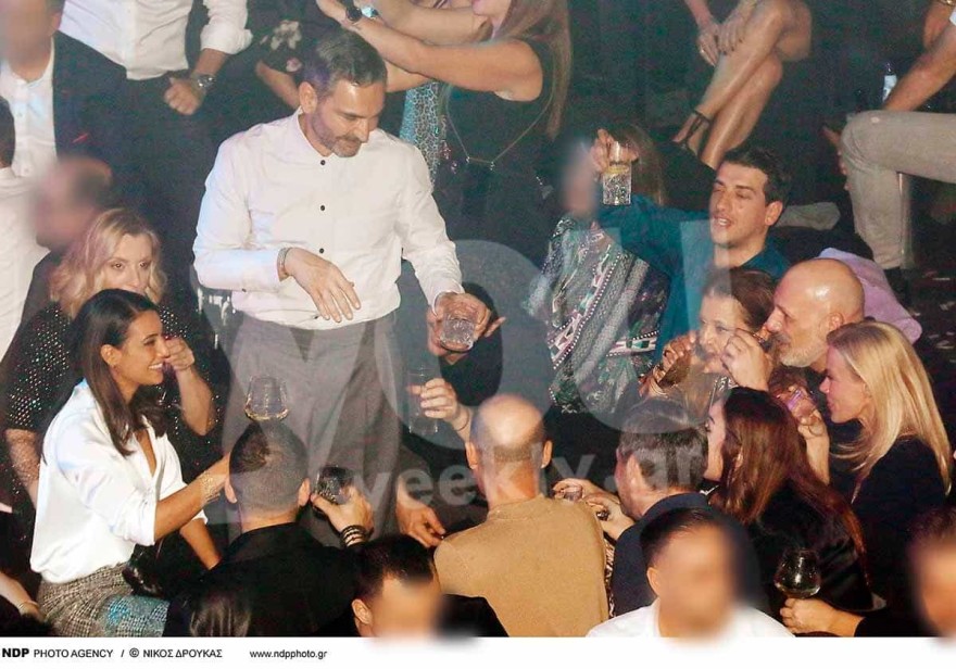 Ζέτα Μακρυπούλια: Βραδινή έξοδος με τον οδοντίατρο στο Ρέμο -  Τι συνέβη στο καμαρίνι του τραγουδιστή (Φωτογραφίες)