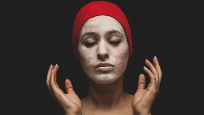 Πείτε "αντίο" στις ρυτίδες - Σπιτική μάσκα προσώπου με λεμόνι και το πιο viral φρούτο της αγοράς