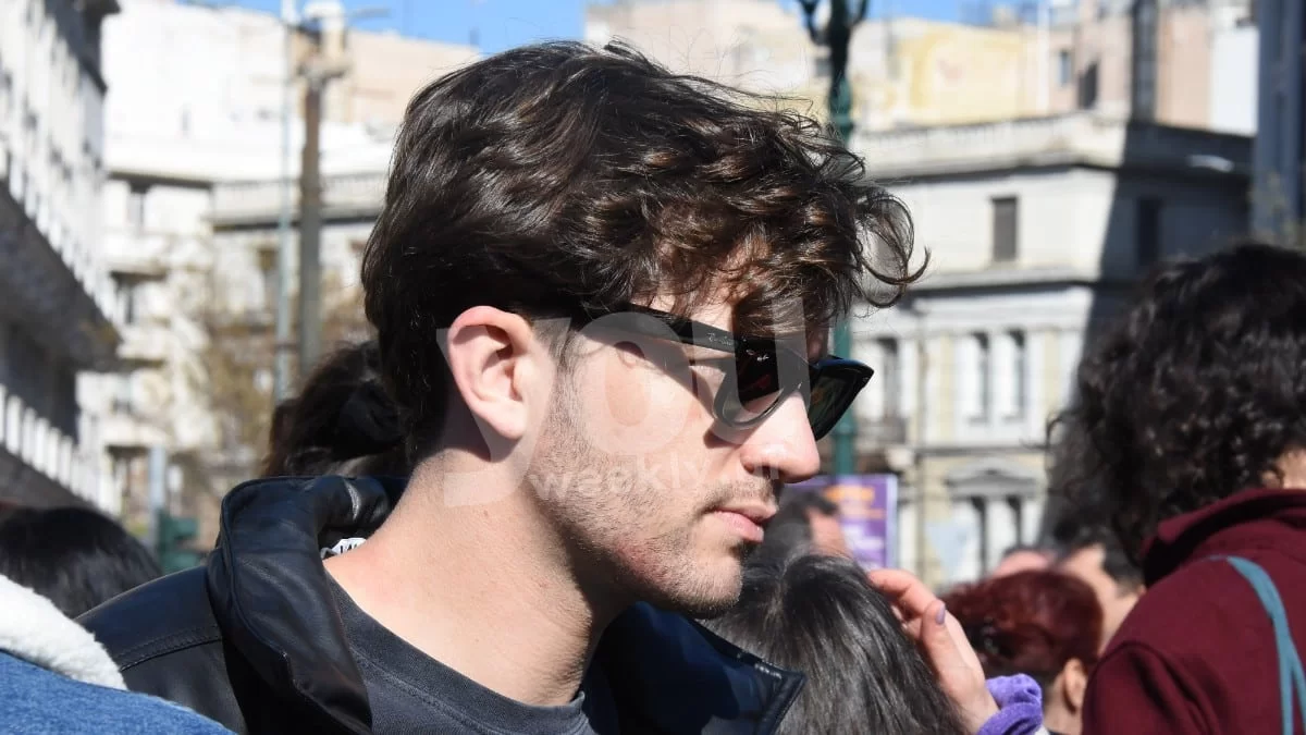 Minimal με φυτά σε κάθε γωνία του σπιτιού - Το αξιοζήλευτο σαλόνι του Μιχαήλ Ταμπακάκη