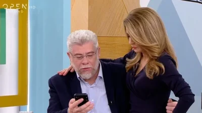 Ανατριχίλα: Η στιγμή που η Μάριον Μιχελιδάκη παρηγορούσε τον συνάδελφό της στον αέρα του OPEN - Δεν μπορούσε να συγκρατήσει τα δάκρυά του