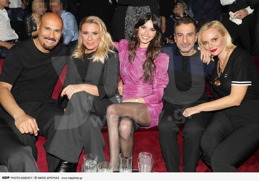 Τον φιλούσε συνεχώς παθιασμένα: Αποκλειστικές φωτογραφίες της Ηλιάνας Παπαγεωργίου με τον Γιάννη Καραβασάνη