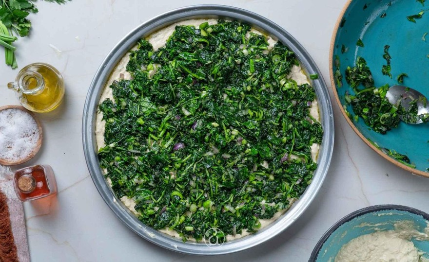 «Νηστίσιμος πλαστός»: Η πανεύκολη σπανακόπιτα της Αργυρώ Μπαρμπαρίγου χωρίς φύλλο