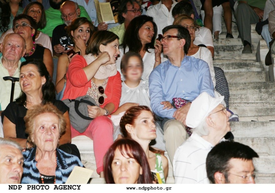 Γνωστή δημοσιογράφος - Αυτή είναι η σύζυγος του Άρη Πορτοσάλτε (Σπάνιες φωτογραφίες)