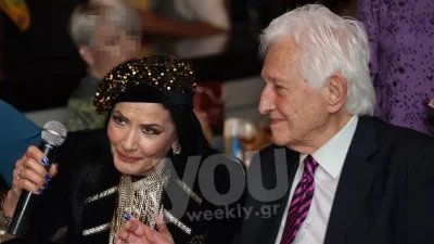 Την καμάρωνε ο σύντροφός της από το τραπέζι - Η ζεμπεκιά της Ζωζώς Σαπουντζάκη στα 89 της χρόνια