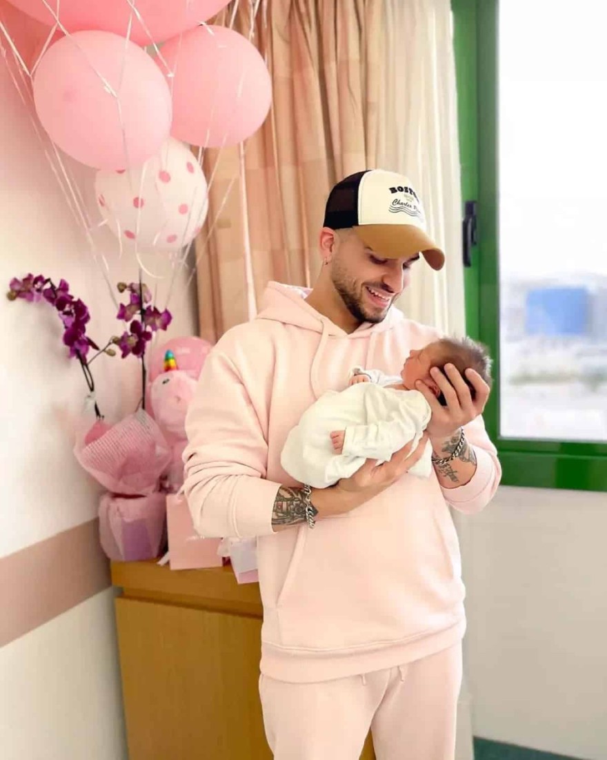 Η ανάρτηση του Στέλιου Λεγάκη με την μπέμπα