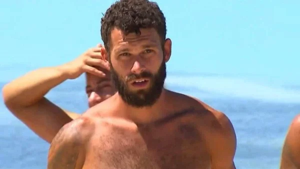 Survivor All Star: «Δεν μπορώ να αποφασίσω αν είσαι ζηλιάρης, ρουφιάνος ή απλά ηλίθιος» - Άσχημο ξέσπασμα στο Twitter κατά του Στάθη Σχίζα