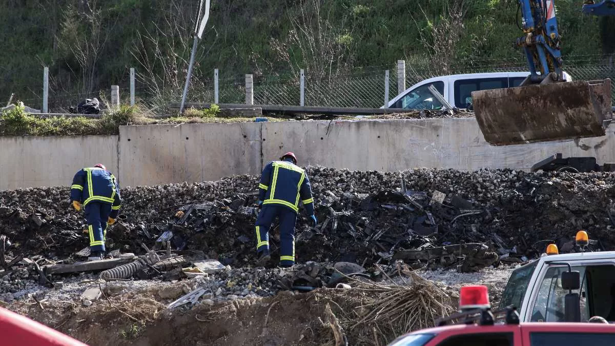 Τέμπη: Παραμένουν στο σκοτάδι των ερευνών - Οι 2 αγνοούμενοι στην περιοχή του δυστυχήματος