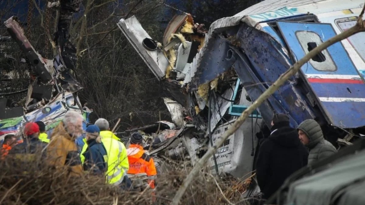 Τραγωδία Τέμπη: Βρέθηκε η σωρός της μέσα στα συντρίμμια - Μητέρα δύο παιδιών και στρατιωτικός η νεκρή 39χρονη