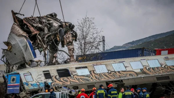 Τραγωδία Τέμπη: «Ήταν ένα κοριτσάκι 6 μηνών, προσπάθησα να το βρω, δεν το βρήκα» - Συγκλονίζει νεαρός επιβάτης