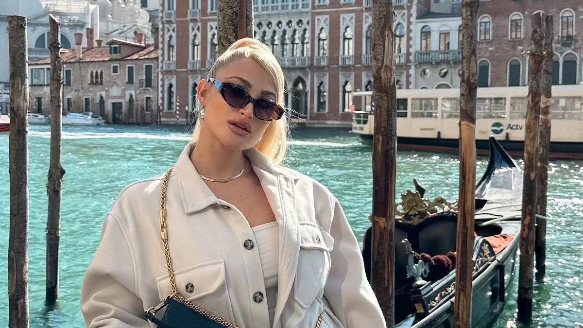 Έδειξε δημόσια το σημάδι από την καισαρική τομή - Το σώμα της Τούνη 2 μήνες από τη γέννα του γιου της