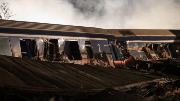 Τραγωδία Τέμπη: «Είστε καλά; Όλοι έξω!» - Τα ανατριχιαστικά βίντεο λίγα λεπτά μετά την σύγκρουση των τρένων