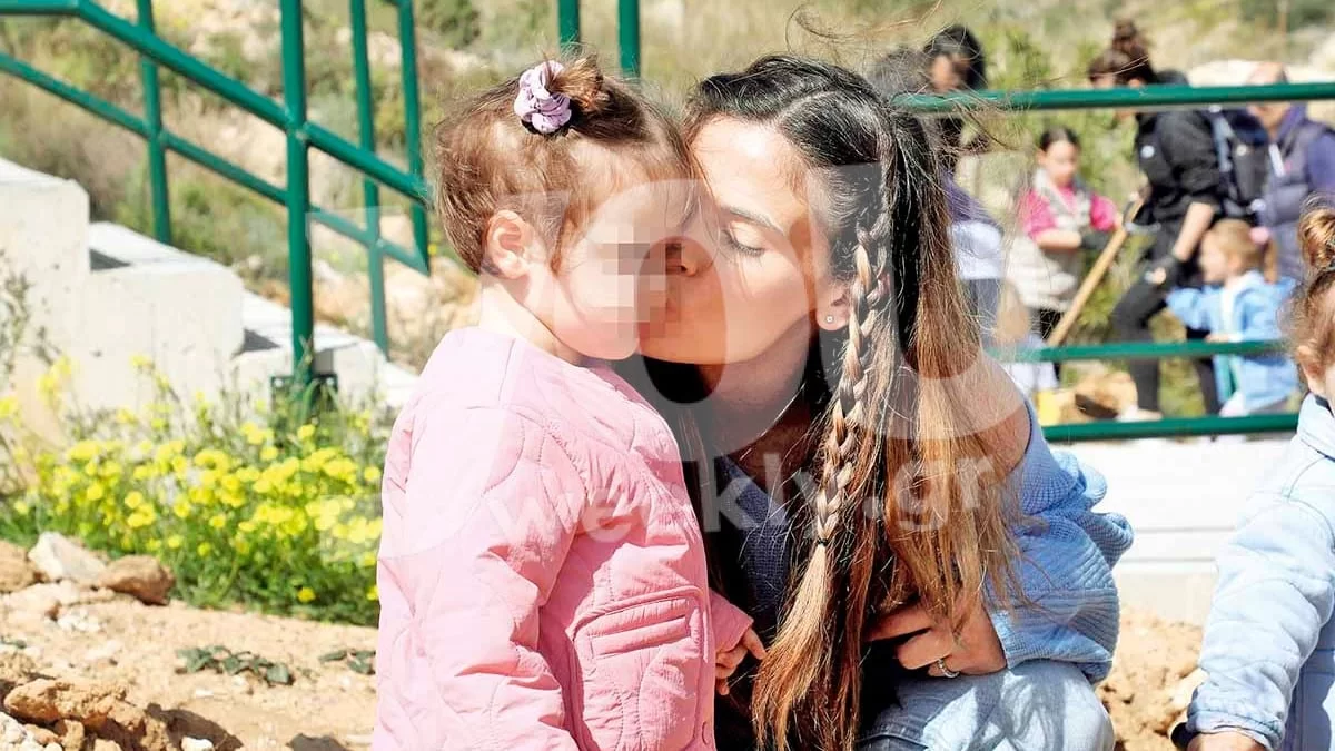 «Τα παιδιά σας τα ρωτήσατε αν θέλουν;» - Θύελλα αντιδράσεων με τη νέα ανάρτηση της Χριστίνας Μπόμπα και του Σάκη Τανιμανίδη