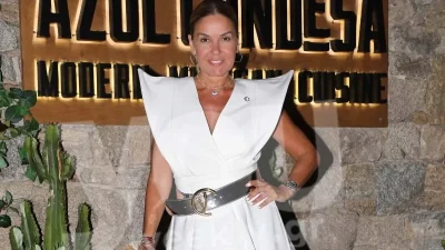 Κανονική χαζογιαγιά η Χριστίνα Παππά - Πεσμένη στα πατώματα μαζί με την εγγονή της