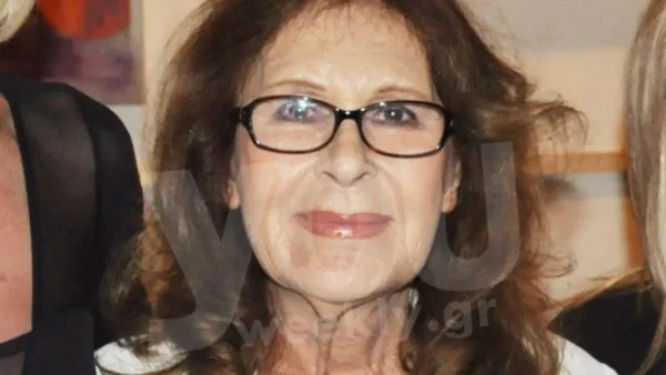 Ρένα Κουμιώτη: Η ανακοίνωση του γιου της για την ώρα και το μέρος της κηδείας της