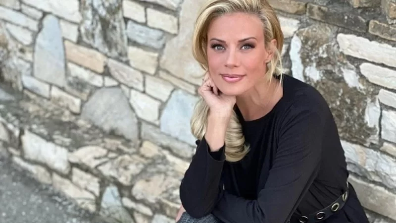 Το βρήκε στο καμαρίνι της - Το ιδιαίτερο δώρο που έλαβε η Ζέτα Μακρυπούλια για τη γιορτή της