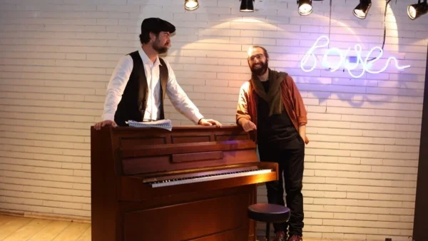 Η παράσταση «Φουαγιέ» στο Θέατρο Τζένη Καρέζη