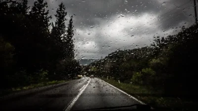 Θα πλημμυρίσουν οι δρόμοι: Έντονες βροχές και καταιγίδες τις επόμενες ώρες - Που θα "χτυπήσουν" τα καιρικά φαινόμενα