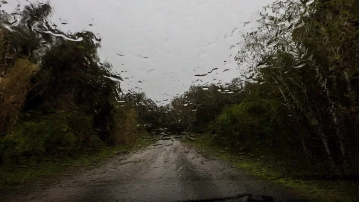 Καιρός (30/4): Θα βρέξει καρεκλοπόδαρα! Ποιες περιοχές θα "χτυπήσουν" τα φαινόμενα;