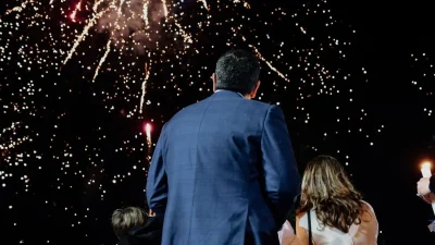 Ανάσταση 2023: "Βροχή" τα πυροτεχνήματα και οι ρουκέτες - Φαντασμαγορικό υπερθέαμα έξω από τις εκκλησίες ανά την Ελλάδα