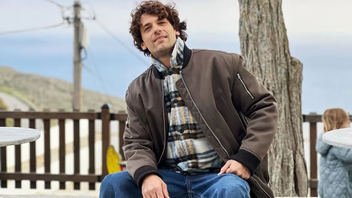 Ίδιο μαλλί και ίδιο χαμόγελο - Η συγκλονιστική ομοιότητα του Αποστόλη Τότσικα με τον γιο του