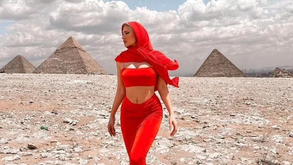 Ιωάννα Τούνη: Το βίντεο μπροστά από την εικόνα της Παναγίας να θηλάζει τον Ιησού