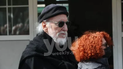 «Καταβάλλουν υπεράνθρωπες προσπάθειες για να τον κρατήσουν στη ζωή» - Στο νοσοκομείο ο Διονύσης Σαββόπουλος