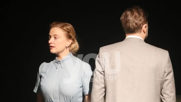 Σε χωριστό καμαρίνι Δροσάκη και Μπουρδούμης στο θέατρο Τέχνης - Η απόφαση πριν την ανακοίνωση του διαζυγίου τους