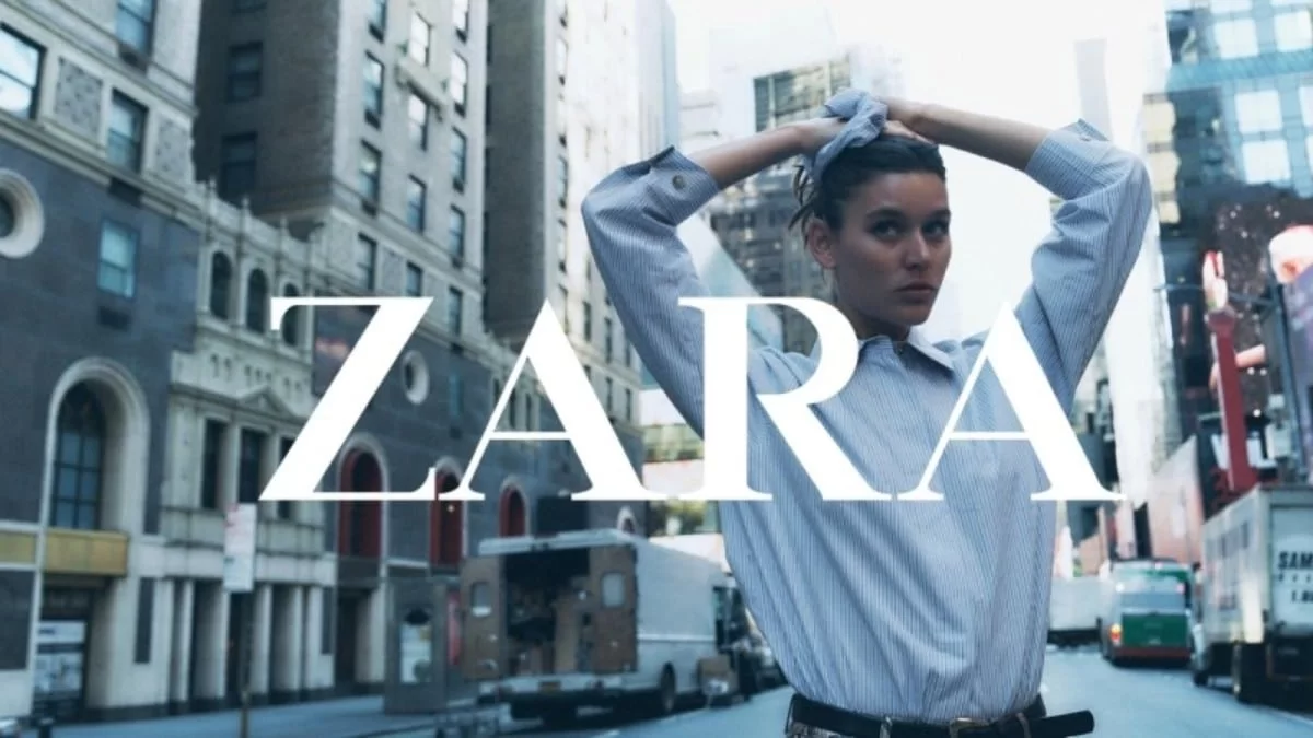 Κάνει χαμό στα Zara: Πίσω είναι σορτς αλλά μπροστά φούστα - Βγαίνει σε 3 τζιν χρώματα και κοστίζει 22,95 ευρώ