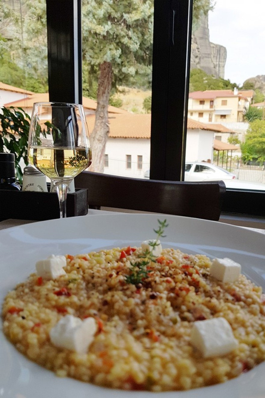 Theatro Hotel Odysseon: Το εστιατόριο Thymeli food & drinks είναι μια πραγματική εμπειρία γεύσεων