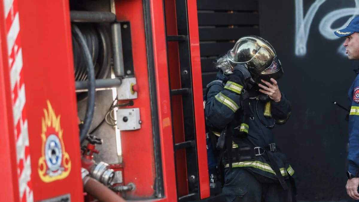 Φωτιά τώρα στην Αθηνών - Κορίνθου