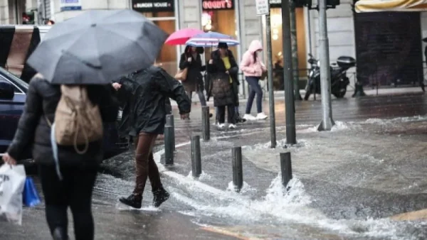 Καιρός (7/4): Βροχές που θα εξελιχθούν σε καταιγίδες - Αναλυτικά οι περιοχές που θα ''κινδυνέψουν''