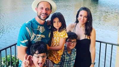 Επιστροφή στα παλιά τους λημέρια - Το ταξίδι "Αστραπή" της Καλομοίρας με τον σύζυγο της, Γιώργο