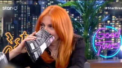 The 2night show: «Μπορώ να μυρίσω;» - Η Σμαράγδα Καρύδη δοκίμασε πατατάκια με γεύση γεννητικών οργάνων