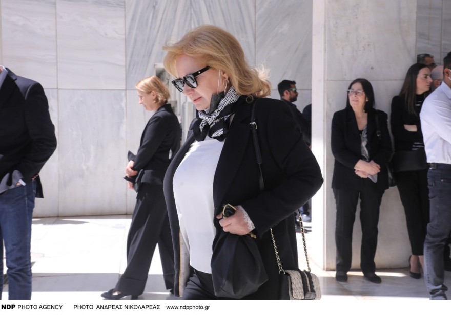 Κηδεία Μπόμπολα θρήνος