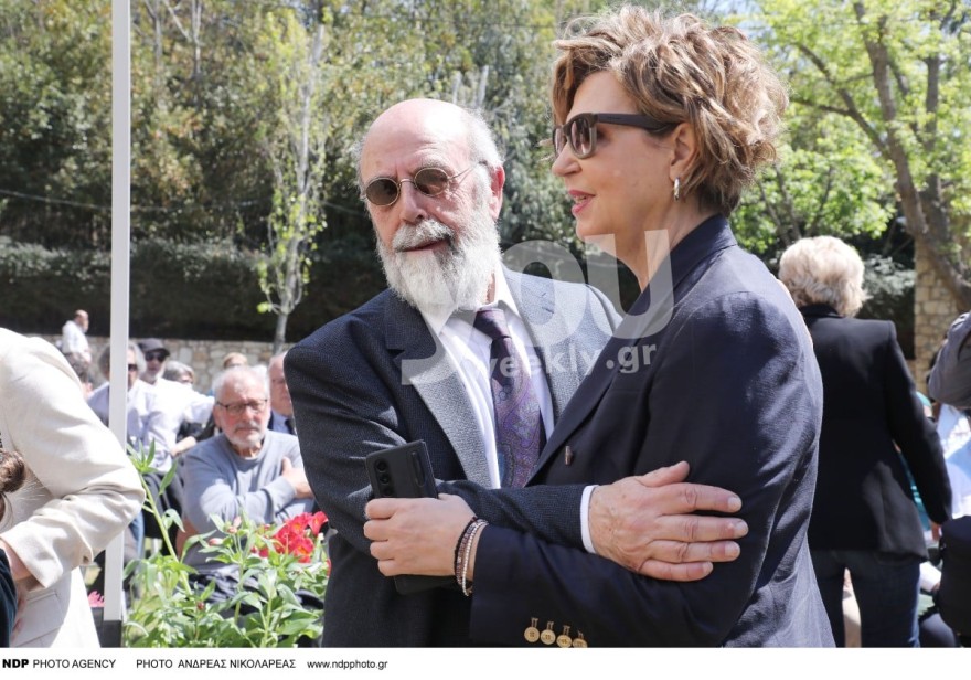 Κηδεία Μυρσίνης Ζορμπά σύντροφος