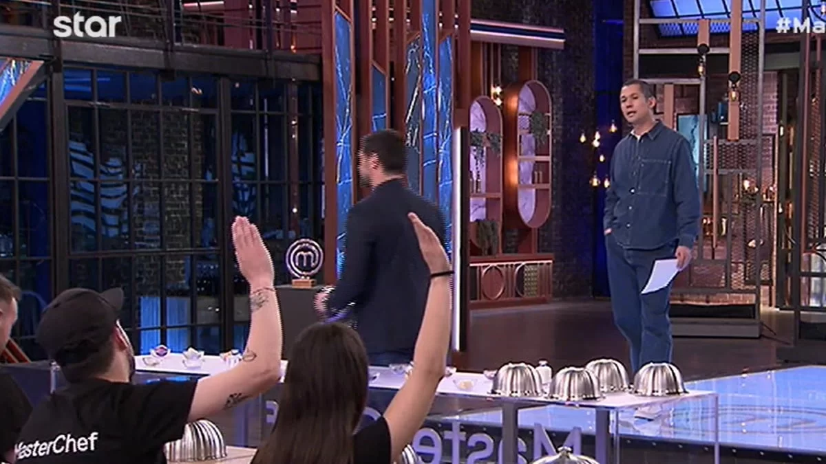 MasterChef 7: «Πέρασε έξω!» - Ασύλληπτο σκηνικό ανάμεσα στον Σωτήρη Κοντιζά & την Μαρία Μπέη στο στούντιο του STAR