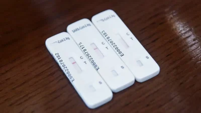 Βγάζουν επιπεφυκίτιδα ή... - Τα συμπτώματα της νέας παραλλαγής του κορωνοϊού στα παιδιά