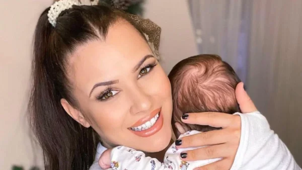 ''Λιώνει'' για το γιο της η Λάουρα Νάργες - Το τρυφερό βίντεο με τις αντιδράσεις του στo instagram