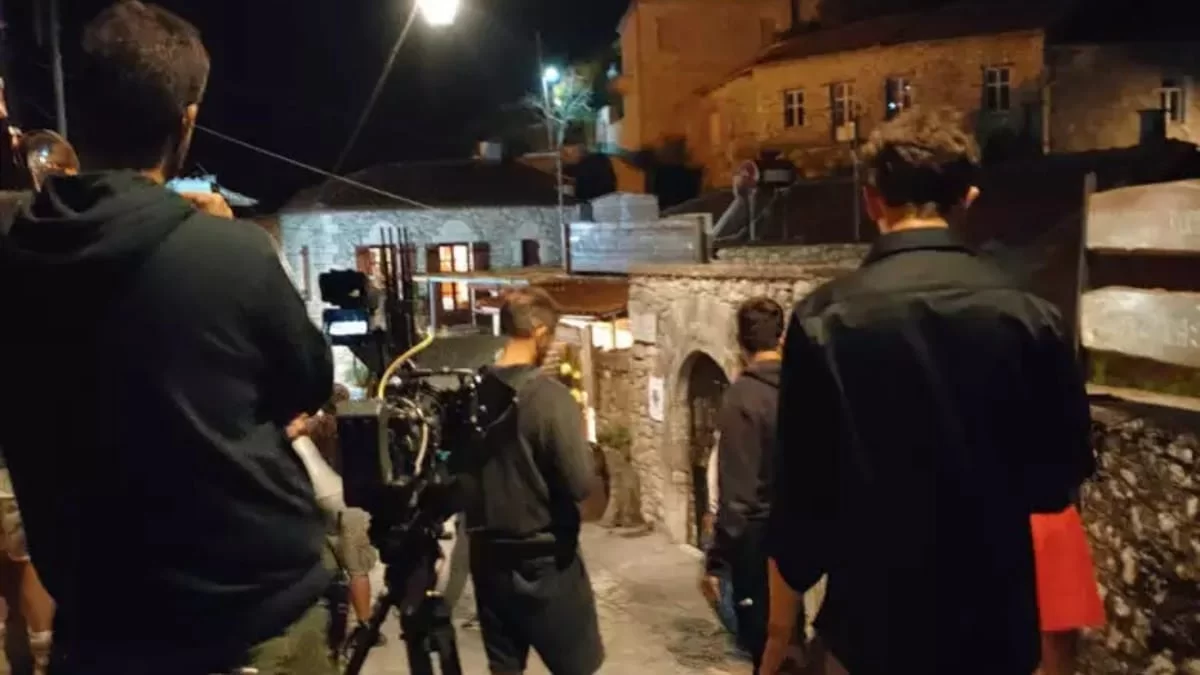 Άφησαν τα γυρίσματα του "Μαύρου Ρόδου" στην μέση - Οι φωτογραφίες που κάνουν τον γύρο του διαδικτύου