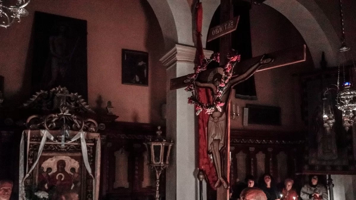 Μεγάλη Παρασκευή: Τι συμβολίζει η σημερινή ημέρα - Απαγορεύεται ρητά να...