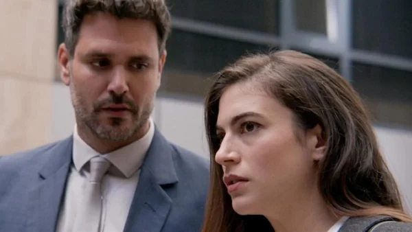 Παγιδευμένοι: «Θα εξηγηθούμε οι δυο μας» - Τον μαχαιρώνει με σουγιά και λιποθυμάει στο αμάξι