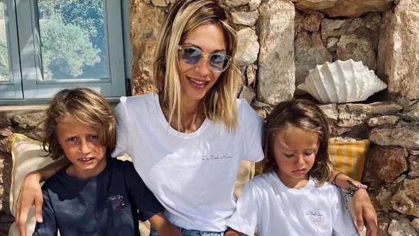 Πάσχα στο "χωριό" για την Σοφία Καρβέλα - Οι οικογενειακές φωτογραφίες στην Ακρόπολη