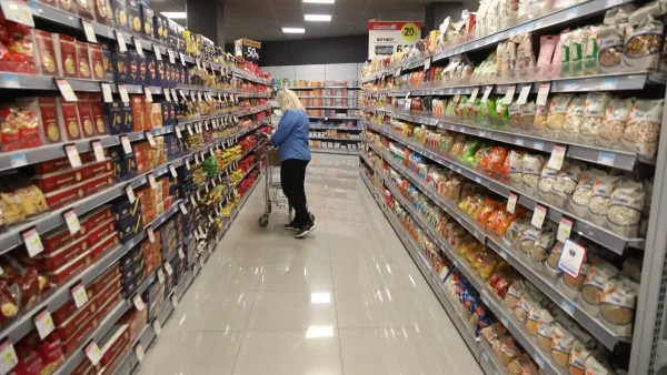 Πασχαλινό ωράριο: Τι ώρα κλείνουν σήμερα Μεγάλη Πέμπτη 13/4 τα σούπερ μάρκετ