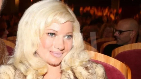 «Όταν τη βλέπω τρομάζω γιατί είμαστε ίδιες» - "Σούσουρο" με το βίντεο της Τζούλιας Αλεξανδράτου με το πρόσωπο της κόρης της