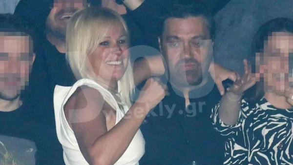 Τα «έσπασε» στο NOX η σύζυγος του Γιώργου Θεοφάνους - Χόρευε ασταμάτητα με το μίνι λευκό φόρεμά της