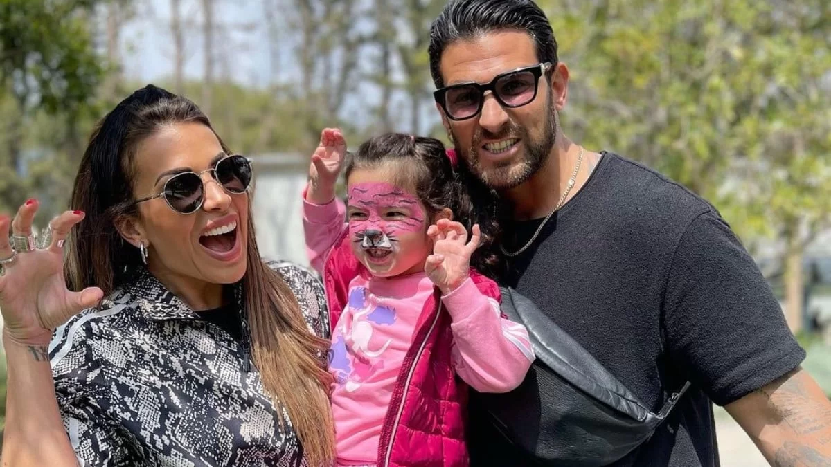 Ιδιαίτερη και πολύ πρωτότυπη - Η λαμπάδα που ζήτησε η κόρη της Ελένης Χατζίδου και του Ετεοκλή Παύλου για την Ανάσταση