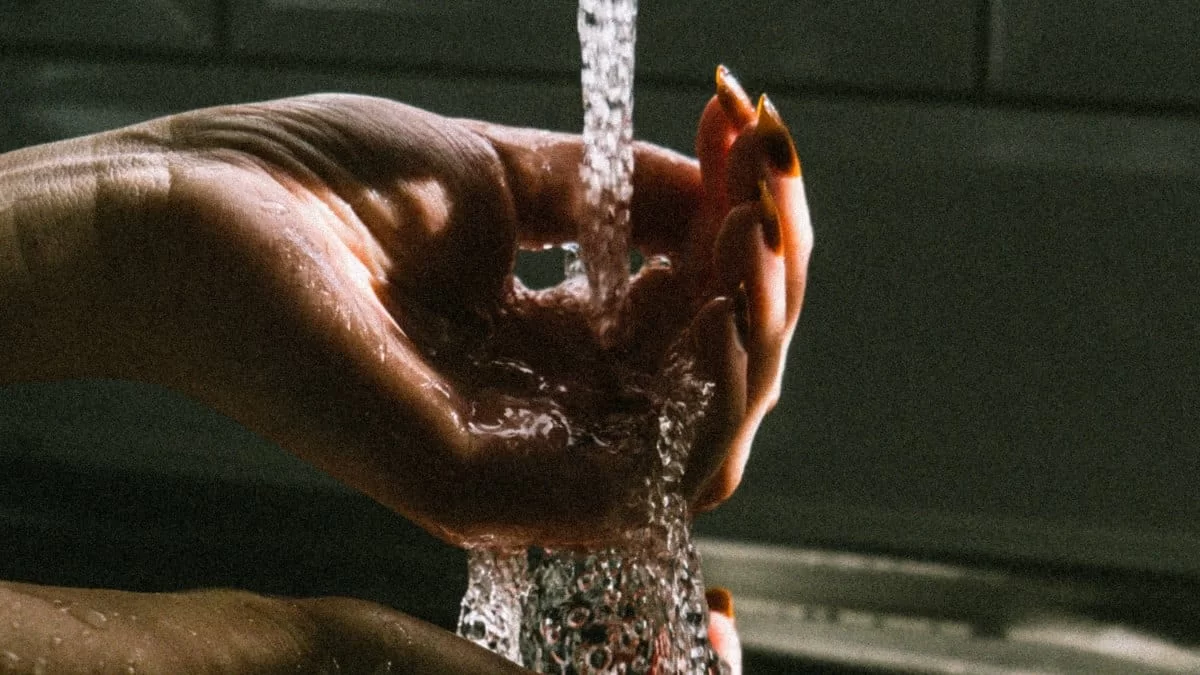 Εξαφάνισε τις έντονες μυρωδιές που δημιούργησαν τα έντερα στα χέρια σου - Το μυστικό με την μαγειρική σόδα