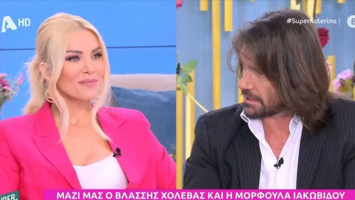 «Μ' αρέσεις εσύ πολύ...» - Χαμογελούσε και κοιτούσε κάτω η Καινούργιου με το σχόλιο του Χολέβα