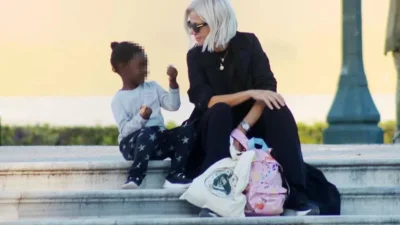 Βάφει κόκκινα αυγά μαζί με την κόρη της, Ada - Οι ετοιμασίες της Χριστίνας Κοντοβά για το φετινό Πάσχα